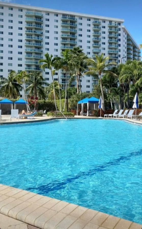 Zen Vacation Rentals Modern Penthouse Across Ocean 마이애미 비치 외부 사진